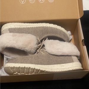 Only worn once size 7 Hey Dudes women